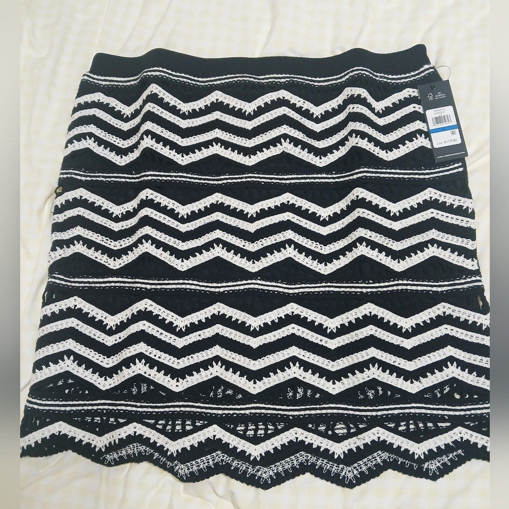 Black and White Zigzag Patterned Skirt